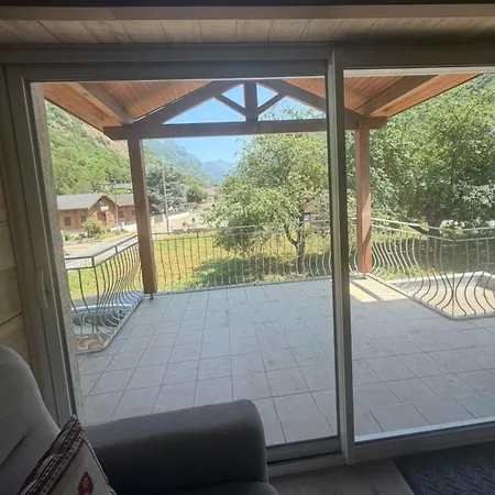 Entièrement Rénové Avec Grande Terrasse Сasa de vacaciones